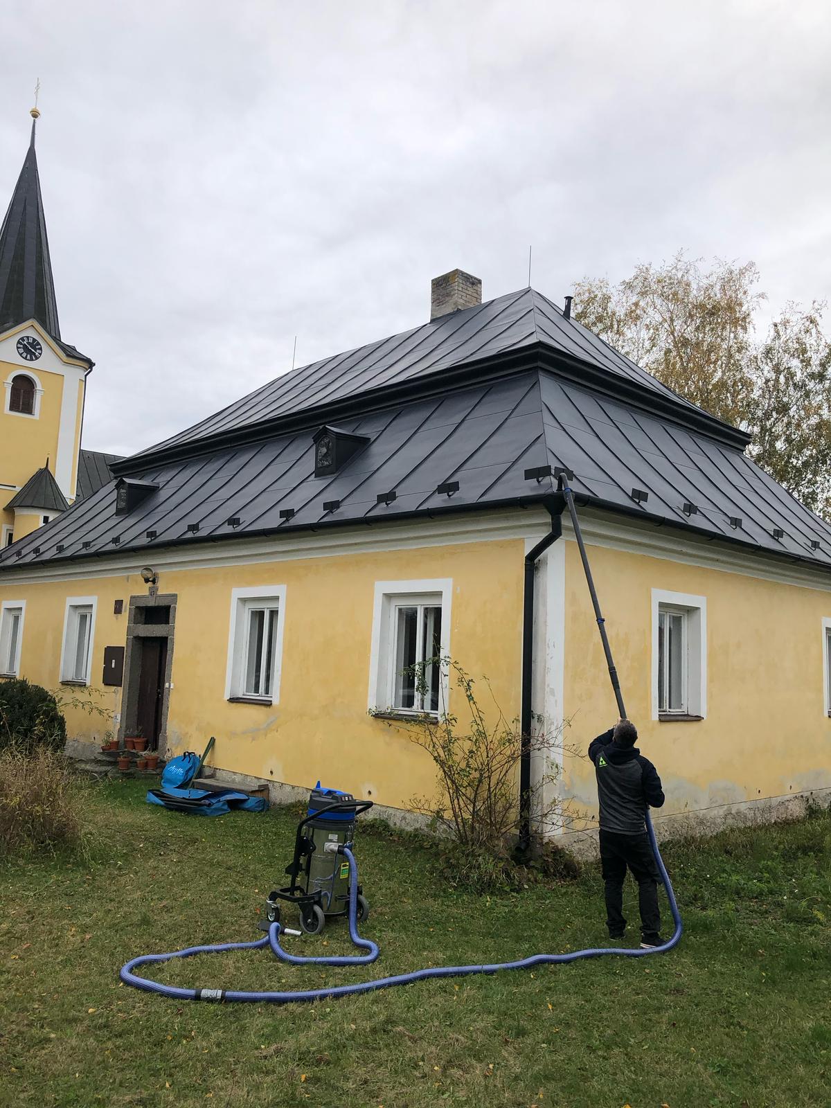 #Čištění# okapů - Martin Daniel - www.cisteni-trebic.cz