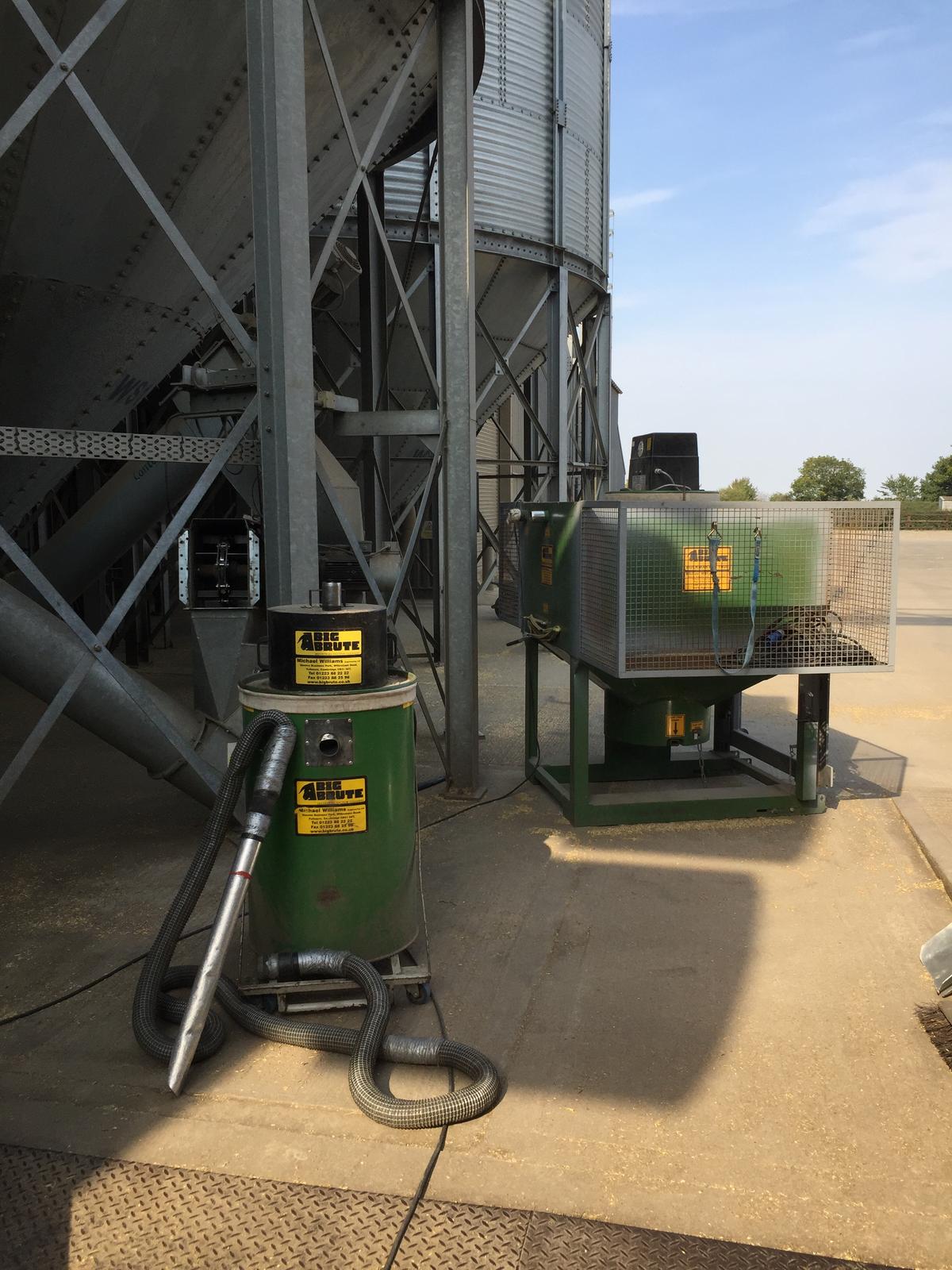 #Vysávání# zemědělských objektů - Martin Daniel - www.cisteni-trebic.cz